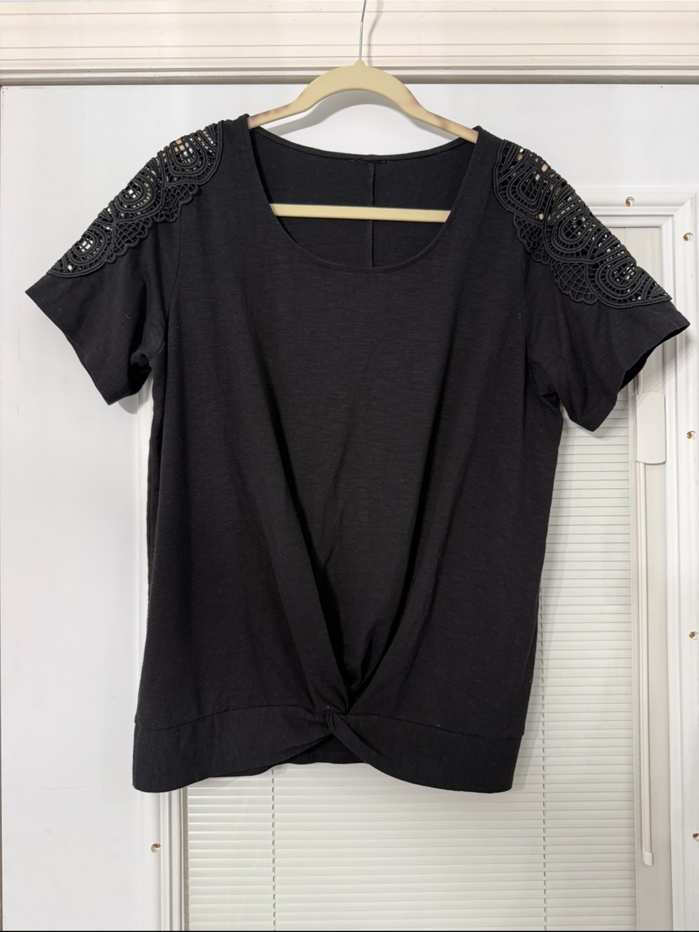 Black Short-Sleeve Twist Hem Top with Embellished Shoulders size Large‎